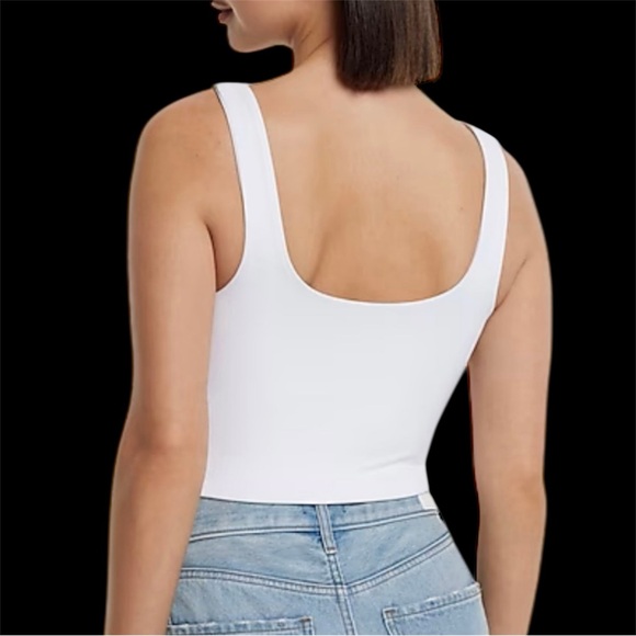 Express Body Contour High Compression Sweetheart Neckline Cropped Tank - Picture 2 of 5